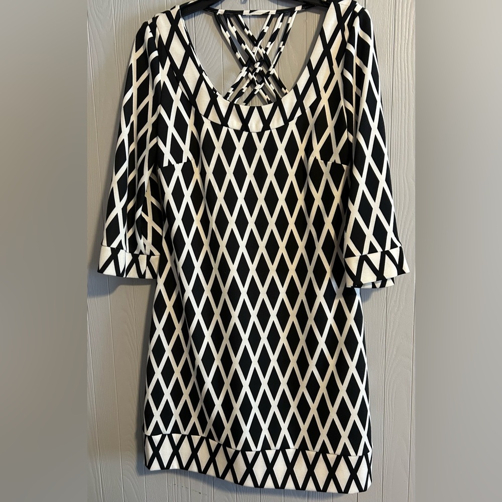 Jessica Simpson Black/White CrissCross Diamond Print Lined Shift Dress Size 8